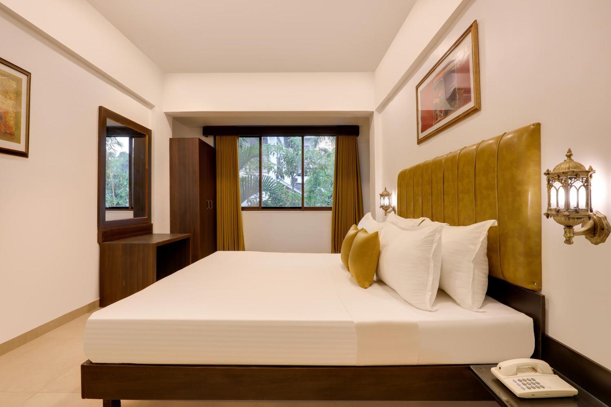 Lemon Tree Hotel, Dapoli Luaran gambar